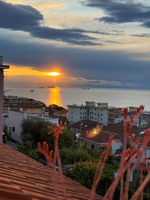 Mansarda Vista Mare A Zinola Apartment Savona Exterior foto